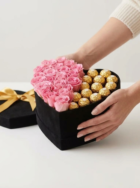Kutuda 21 Adet Pembe Gül Ve Ferrero Rocher Çikolata